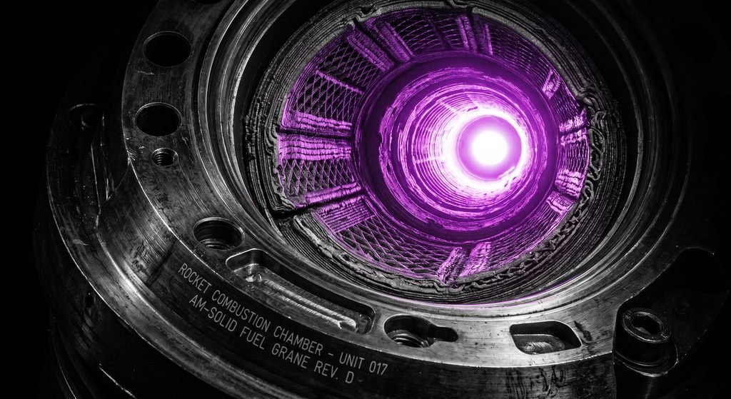 Composição de um motor de foguete sendo impresso em 3D, com feixes de laser e detalhes mecânicos iluminados em roxo, representando a tecnologia da Firehawk Aerospace.